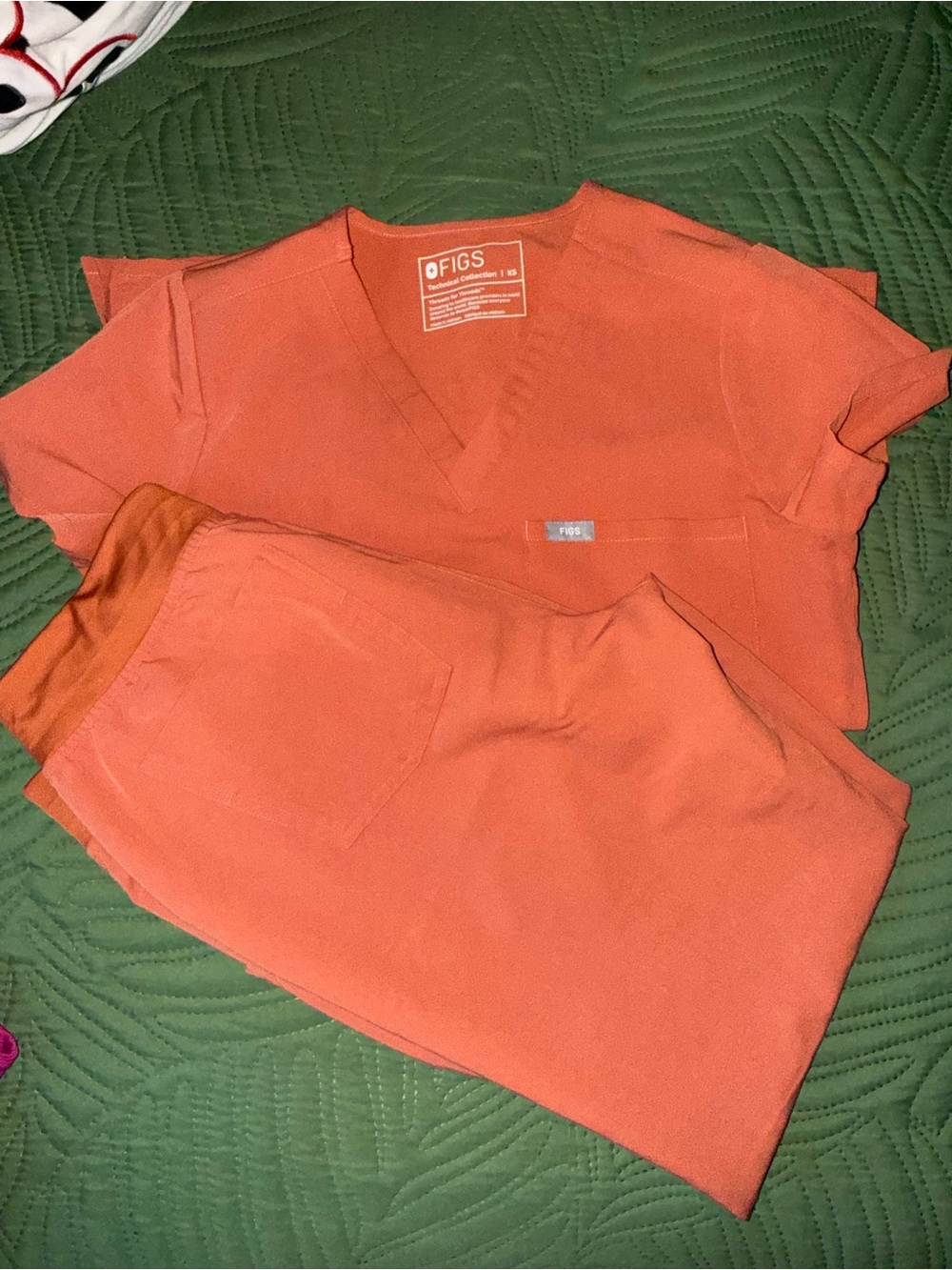 FIGS TERRACOTA Scrub Set - V-Neck Top and Pants